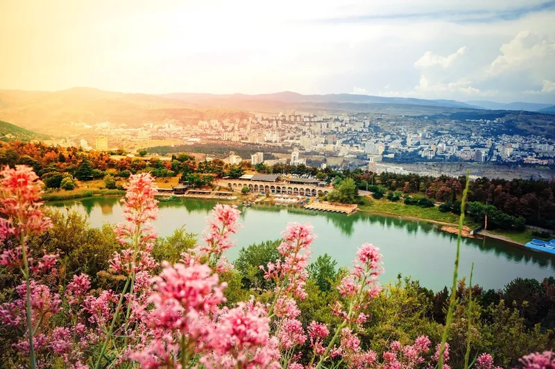 بهترین شهر برای سفر داخلی در بهار